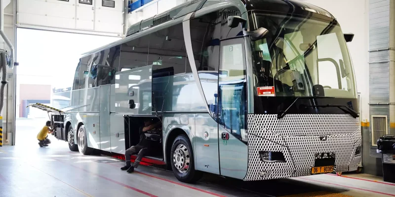 e-eot-man-ecoach-sneak-preview-05-1